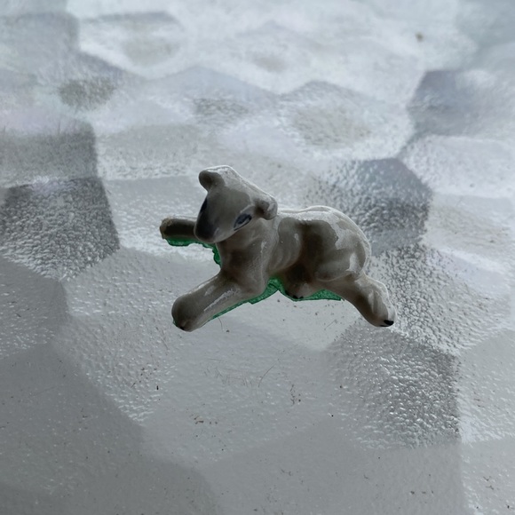 Greyhound Dog Miniature Figurines. Vintage circa 1970s -80s. Set of 3. - Picture 11 of 11